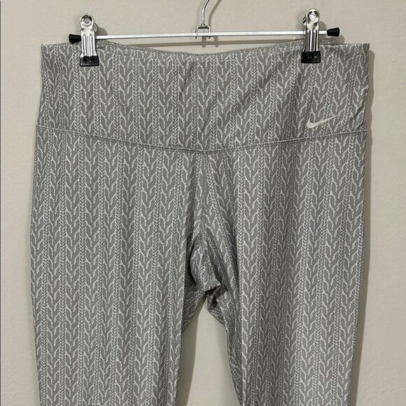 Nike‎ Patterned Active Leggings - Picture 2 of 8